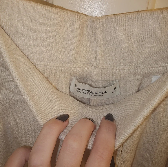 Abercrombie & Fitch soft cream color sweatpants size MED - Picture 3 of 6